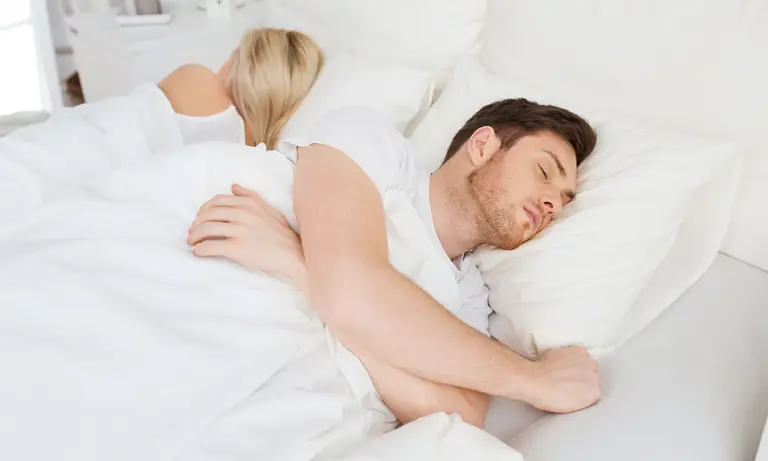 Surmatelas à mémoire de forme : les inconvénients à la loupe 