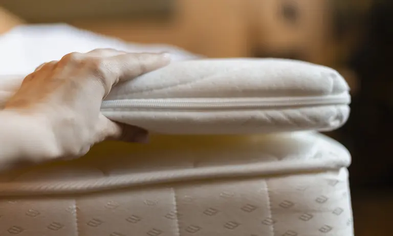 Adoucir un matelas trop ferme : Quel surmatelas choisir pour plus de confort ?
