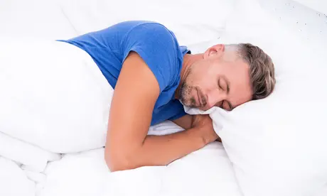 Meilleur boxspring pour dormeurs sur le côté : conseils ergonomiques