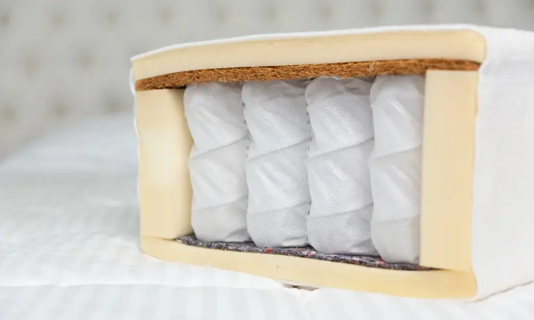 Surmatelas à ressorts ensachés : Un supplément de confort utile ? 