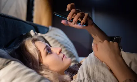 Comment les smartphones et les tablettes perturbent votre sommeil (et comment y remédier)