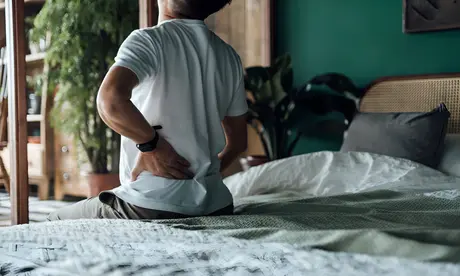 Un surmatelas aide-t-il contre un matelas affaissé ou aggrave-t-il le mal de dos ?